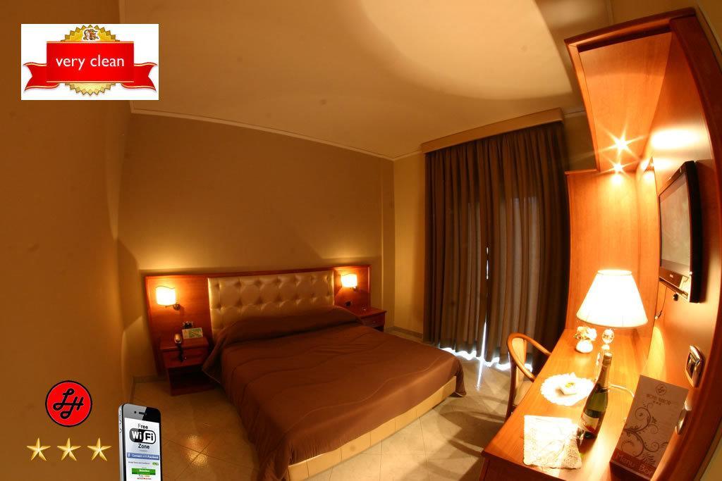 Hotel Luxor Казорія Екстер'єр фото